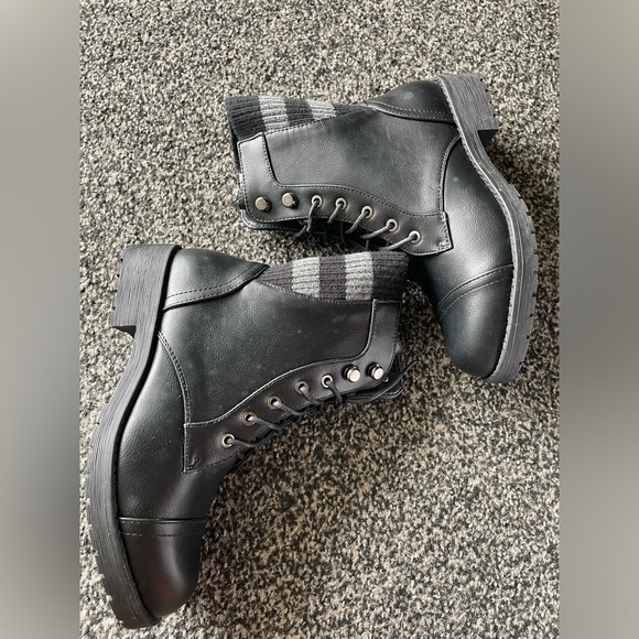 New Combat Boots for Women - Picture 3 of 6